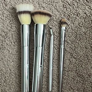 It brushes by it cosmetics